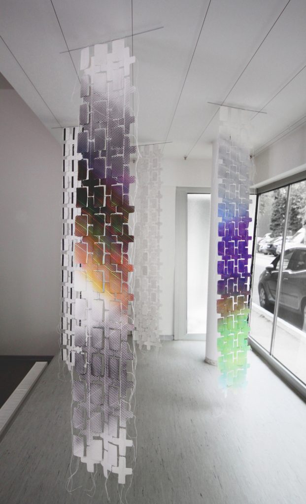 2015, Modulare Büttenpapiere, Leinengewebe, Tusche, Grafit, Format jeweils 190 x 40 cm